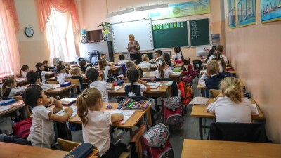 Школьникам Алматы разрешили посещать учёбу в полностью свободной форме, а не только в классическом стиле