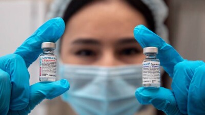 В Алматы главврач поликлиники, где вакцины от Covid-19 хранили в неработающем холодильнике, получила выговор