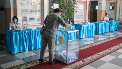 Экс-акимы, чиновники, безработные. Кто из самовыдвиженцев победил на выборах глав сёл