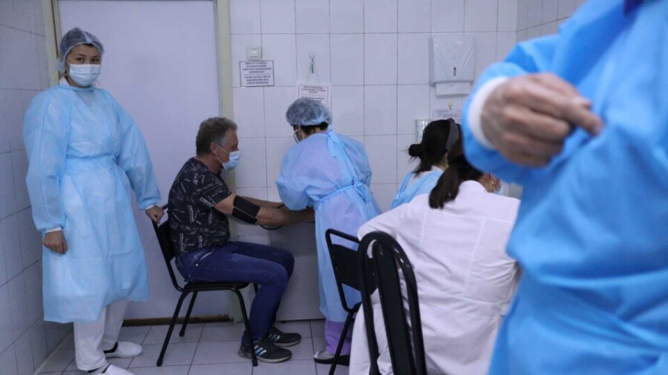Вакцинация желающих в Алматы приостановлена. Прививки против Covid-19 возобновят через три-четыре дня