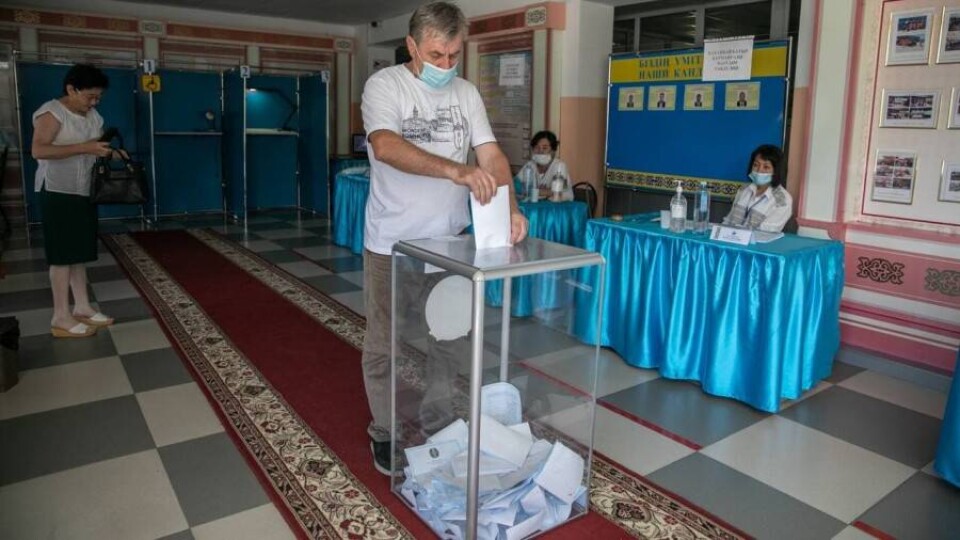 Голосование на участке №415 Чапаевского сельского округа  / Фото Алмаза Толеке