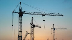 Башенный кран упал на стройке в Астане
