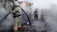 Всем жителям ВКО, чьи дома сгорели во время пожара, построят новые до конца лета