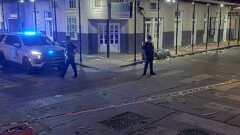 В США мужчина на грузовике въехал в толпу. Погибли не менее 10 человек