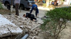 Бетонный козырёк подъезда обрушился в Актау, один человек погиб