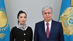 Президент встретился с шахматисткой Динарой Садуакасовой