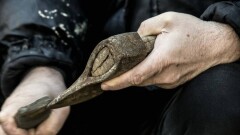 Должник напал с топором на частного судебного исполнителя и полицейских в Нур-Султане