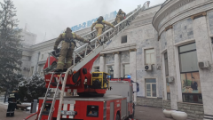 В здании вокзала Алматы-2 загорелась кровля