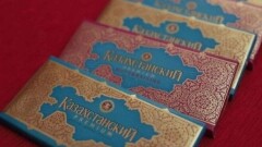 "Ешьте и учите историю". НПК отправила казахстанский шоколад депутатам Госдумы