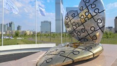 "Это дань уважения". Токаев открыл в Нур-Султане мемориал медикам, борющимся с Covid-19