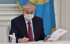 Президент назвал позицию казахстанских антипрививочников деструктивной