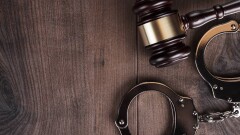 Поставили на учёт 55 авто: подозреваемым в массовой незаконной регистрации машин вынесли приговор