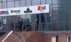 Металлическая конструкция упала на женщину с крыши ЖК "Номад" в Нур-Султане