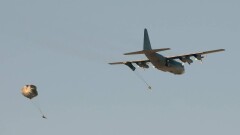 Солдат-срочник погиб во время прыжка с парашютом недалеко от Астаны