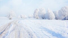Из-за гололёда и метели ввели ограничения на некоторых участках дорог в двух регионах Казахстана