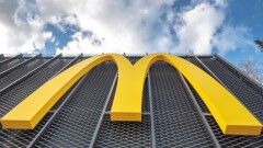 McDonald’s временно приостанавливает работу всех своих ресторанов в Казахстане