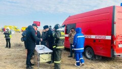 Самолёт упал возле Актау: в МЧС сообщили о 25 выживших