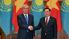 Токаев встретился с председателем парламента Вьетнама