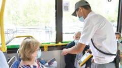 "Как нас увидят – быстро подправляют маски". В автобусах Нур-Султана проверяют соблюдение масочного режима