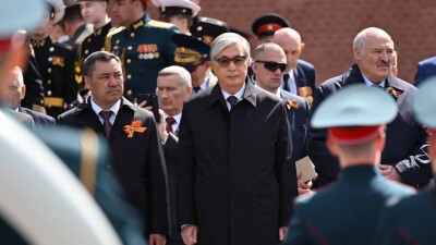 Токаев посетил военный парад по случаю Дня Победы в Москве