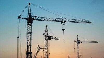 Башенный кран упал на стройке в Астане