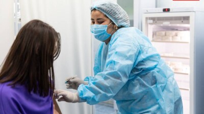 Замглавы УОЗ Алматы: Неревакцинированных медиков не будут допускать к пациентам