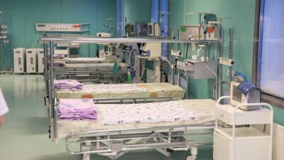 В Алматы антиваксерам устроили экскурсию в "красную" зону ковидного госпиталя