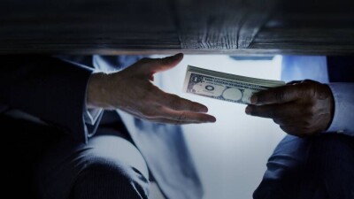 Руководителя отдела предпринимательства Талдыкоргана задержали за получение взяток от нарушителей карантина