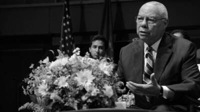 Бывший госсекретарь США Колин Пауэлл умер от коронавируса