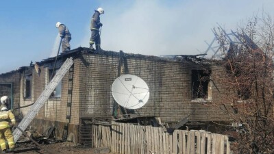 Три газовых баллона взорвались во время пожара в пригороде Костаная