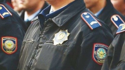 В Алматы полицейскому, который потребовал закрыть клуб, работавший по системе Ashyq, объявили строгий выговор