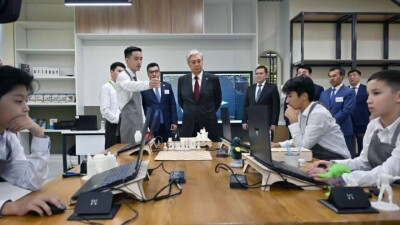 Токаев посетил Дворец школьников Sana в Астане