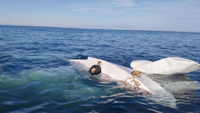 Два человека на дельтаплане упали в Алаколь