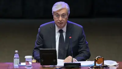 Токаев присвоил казахстанским учителям государственные награды