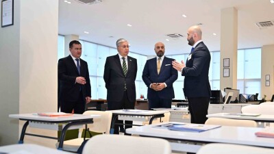 "Ко всему, что касается качественного образования, отношусь положительно". Токаев посетил смарт-школу в Астане