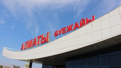 В аэропорту Алматы задержали восемь сотрудников одной фирмы с поддельными ПЦР-справками