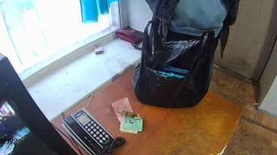 Хотел пронести пиво другу: павлодарца задержали за попытку дать взятку сотруднику СИЗО