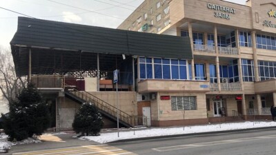 В Алматы снесли незаконно построенную автомойку