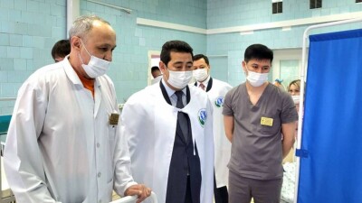 Школьников, пострадавших от нападения в Петропавловске, посетил в больнице аким СКО