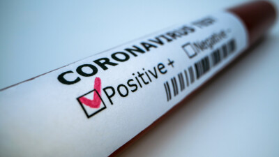 "Это было бы дискриминацией". Британия отказалась от идеи введения "паспортов вакцинированных"