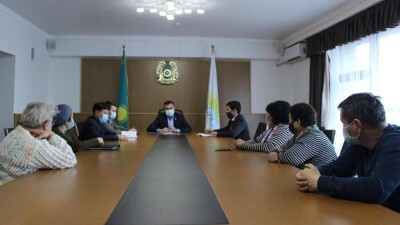 "Здесь присутствует конфликт интересов". В СЭС объяснили, почему не наказали акима Ауэзовского района за очное совещание