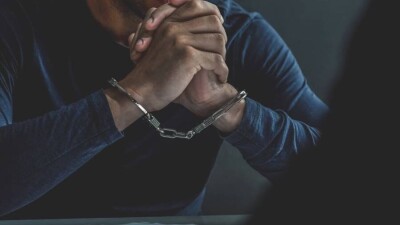 Полицейского, который снял деньги с карты подозреваемого, осудили на 6 лет в Алматы