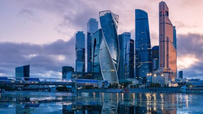 Более 30 беспилотников атаковали Москву, три аэропорта города не принимают рейсы