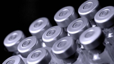 Иммунолог РАМН: Пока длится пандемия, схема ревакцинации через каждые полгода может быть оправдана