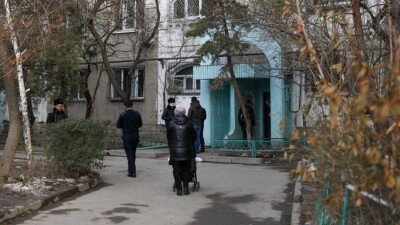 Полиция завершила расследование смерти алматинки, выбросившейся в окно вместе с тремя детьми