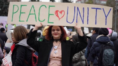 "Лучшие цветы – цветы на могиле патриархата". В Алматы прошёл митинг за права женщин