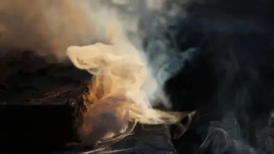 Загорелась мебель: 20 человек эвакуировали из многоэтажки в Костанае из-за пожара