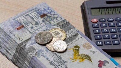 В Актюбинской области кредитный консультант обманом оформил займы на двух клиентов банка