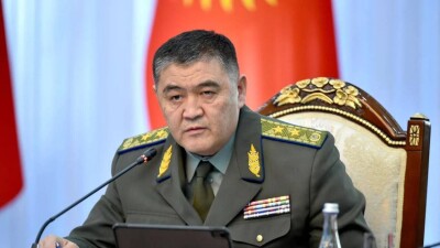 Глава ГКНБ Кыргызстана наказал своих сотрудников за то, что они помогли его дочери получить права