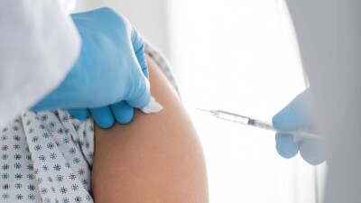 В Казахстане невакцинированные работники сферы услуг и крупных коллективов должны будут регулярно сдавать ПЦР-тест